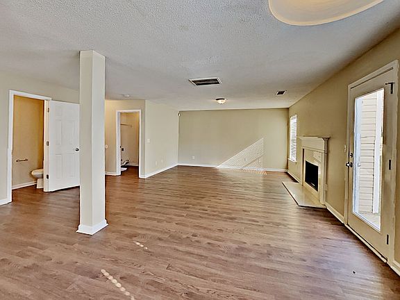 4th image of 3508 Rosebud Park Dr