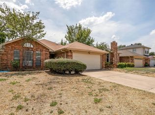 7464 Cross Ridge Cir, Fort Worth, TX 76120