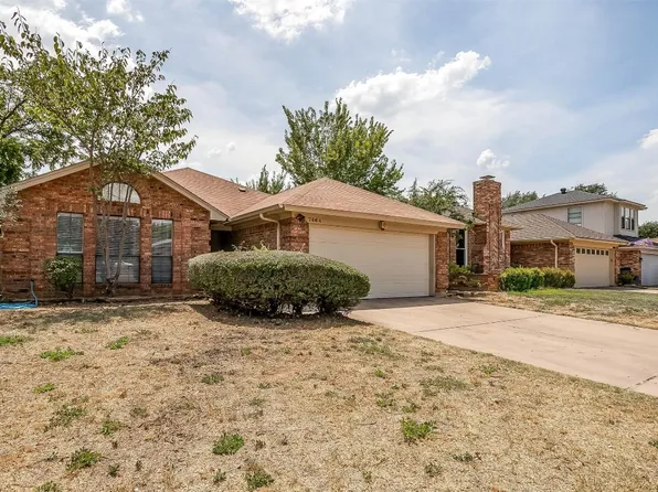 7464 Cross Ridge Cir, Fort Worth, TX 76120