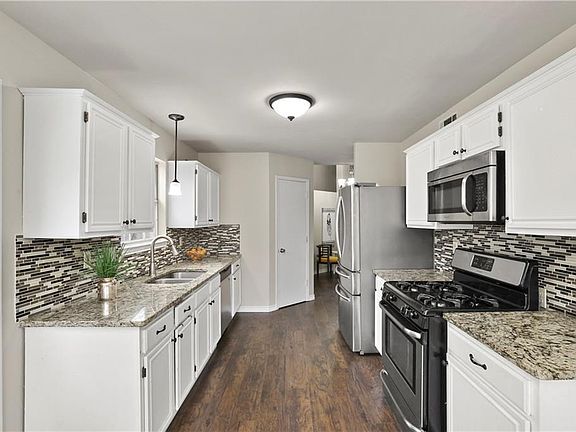 5th image of 1314 Creekview Dr