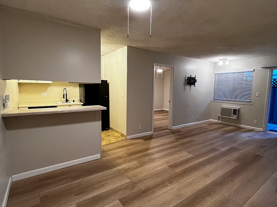 1800 Cole Ave #1