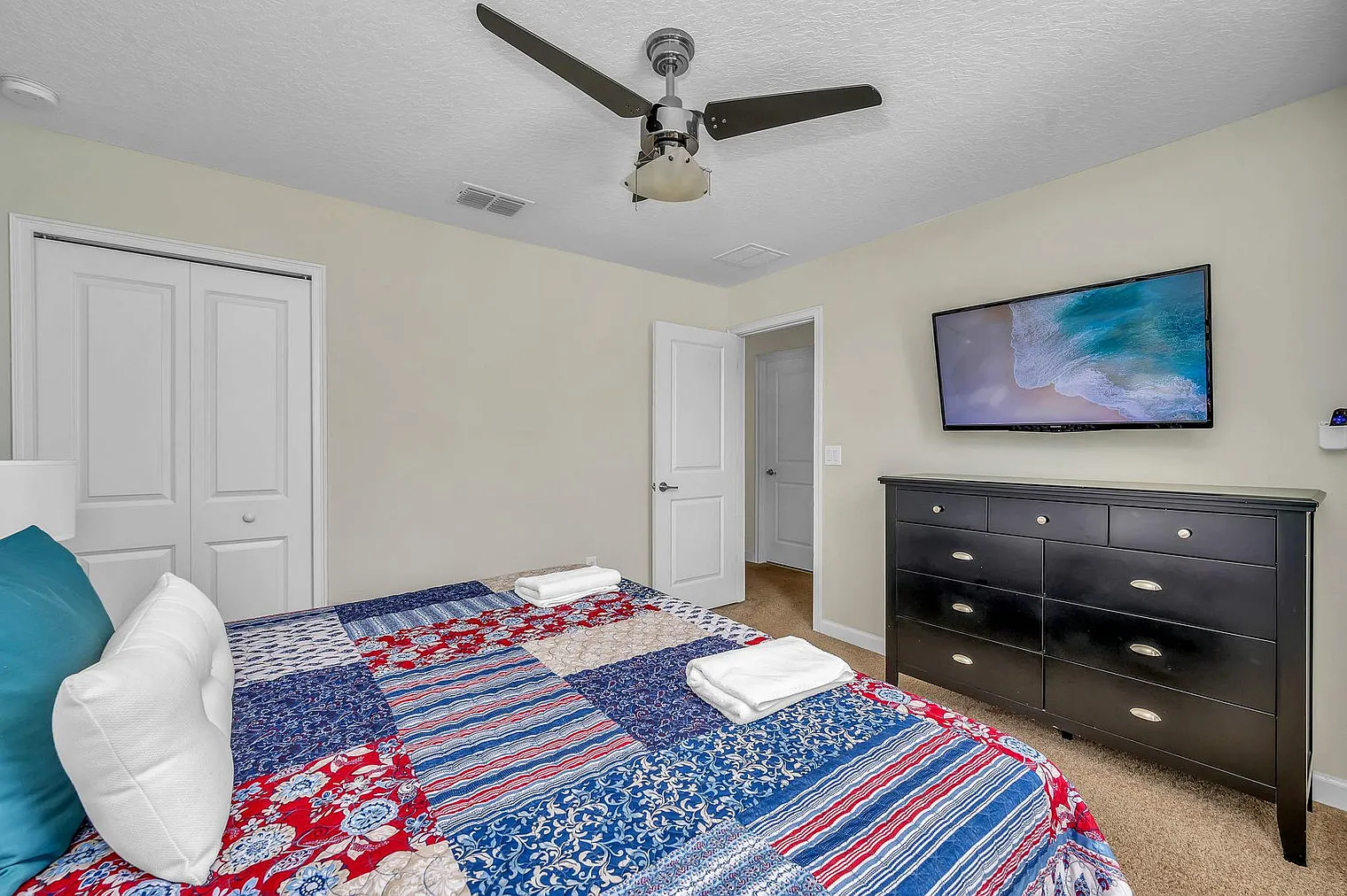 6 bed, 6.0 bath, 3336 sqft, $4,324 — Photo 1
