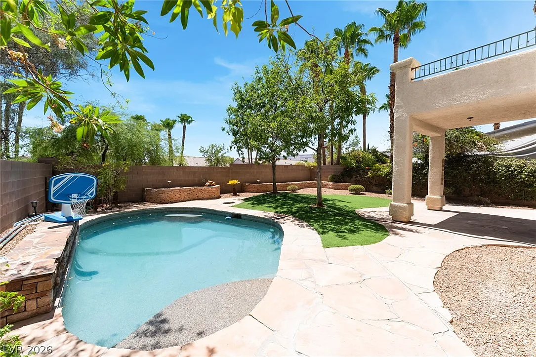 4 bed, 3.5 bath, 2498 sqft, $3,295 — Photo 3