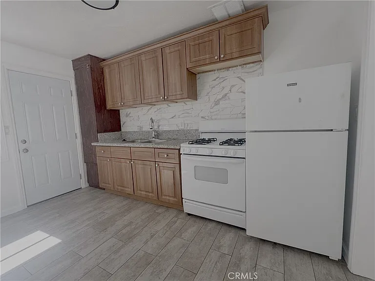 154 N Parker St — Photo 10