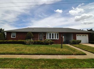 801 Johns Dr, Moosic, PA 18507