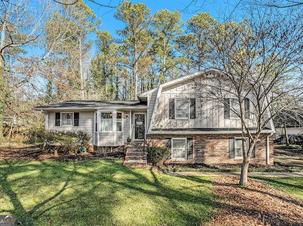 106 Point O Woods Pl, Carrollton, GA 30117