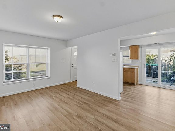 4th image of 22 Lawrence Ct