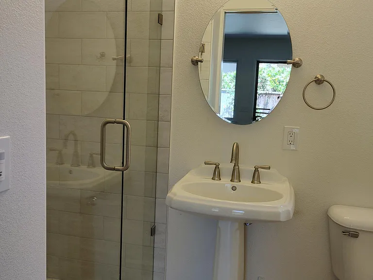 Litchfield Ln — Photo 2
