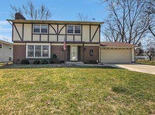 209 Omega Dr, Crown Point, IN 46307