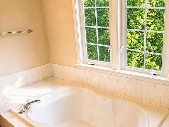 5th image of 9640 Potters Hill Cir