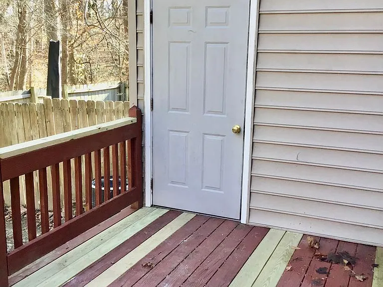 1660 Skiffes Creek Cir — Photo 15