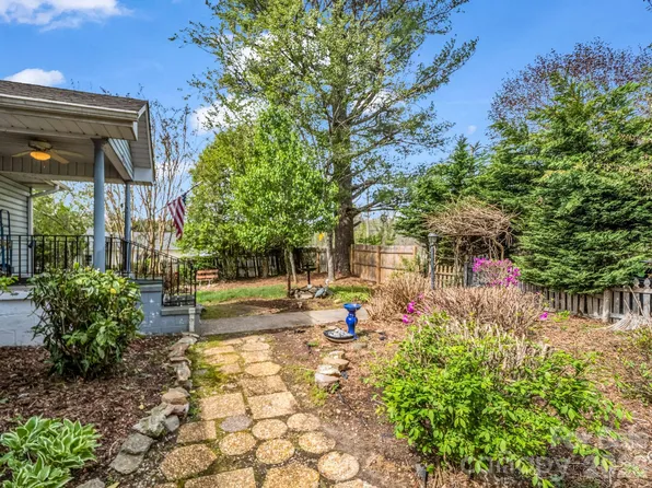 110 Houston St, Hendersonville, NC 28792
