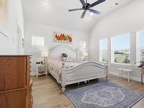 4th image of 1018 Abigail Way
