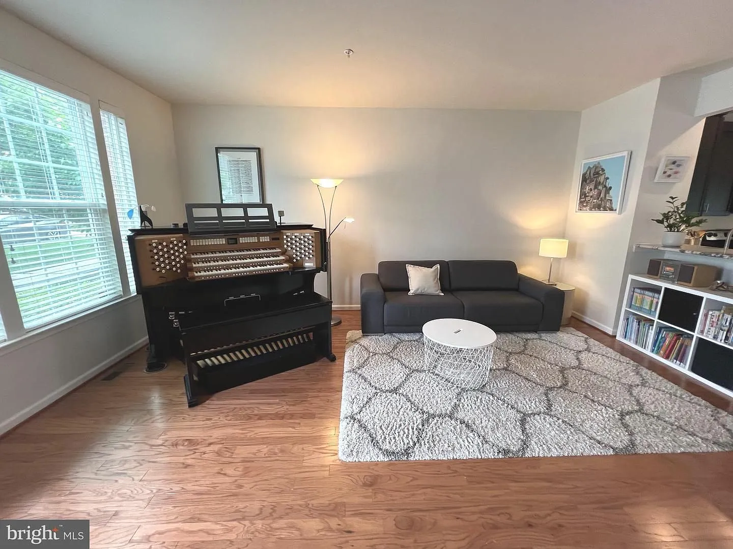 Gorgeous 3bd 2.5bth townhome in Owings Mills with open concept floor plan. — Photo 3