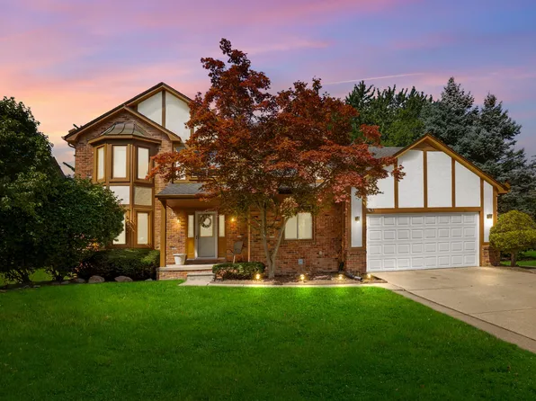 3891 Fairfax Dr, Troy, MI 48083