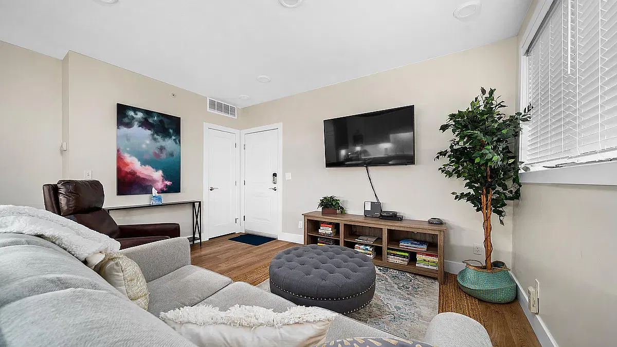 1 bed, 700 sqft, $1,250 — Photo 2