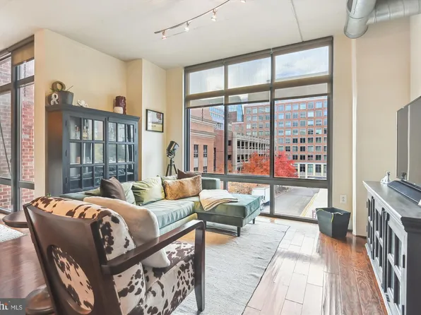 520 John Carlyle St Unit 322, Alexandria, VA 22314