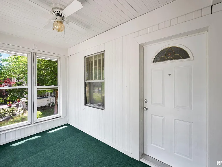 1413 W Gilbert Ave — Photo 2