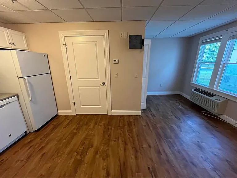 83 Curtis Ave #4 — Photo 2
