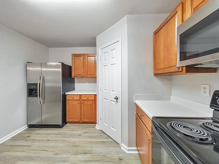 2830 Mayfair Dr — Photo 9