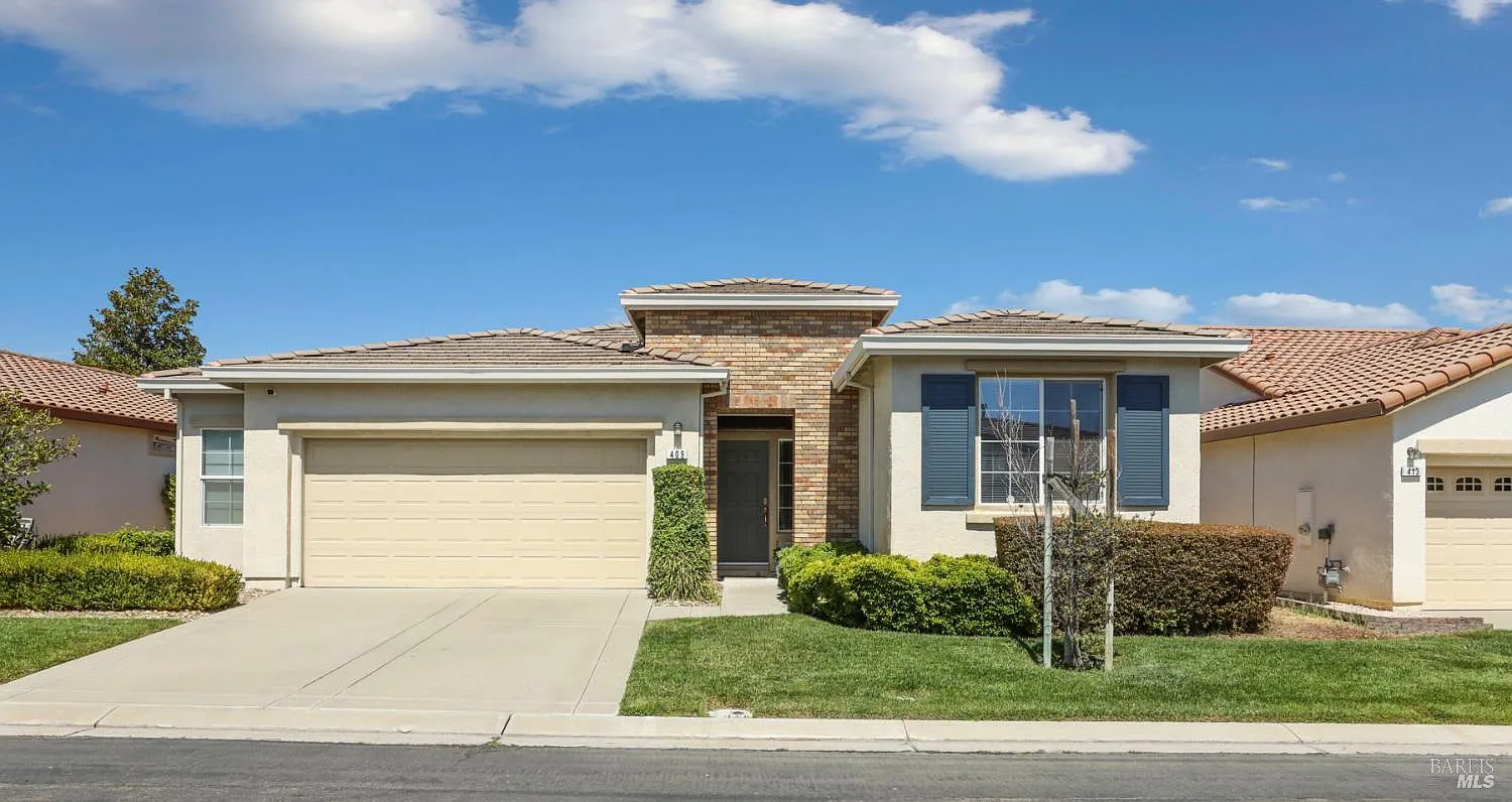 409 Laurel Pl photo 1