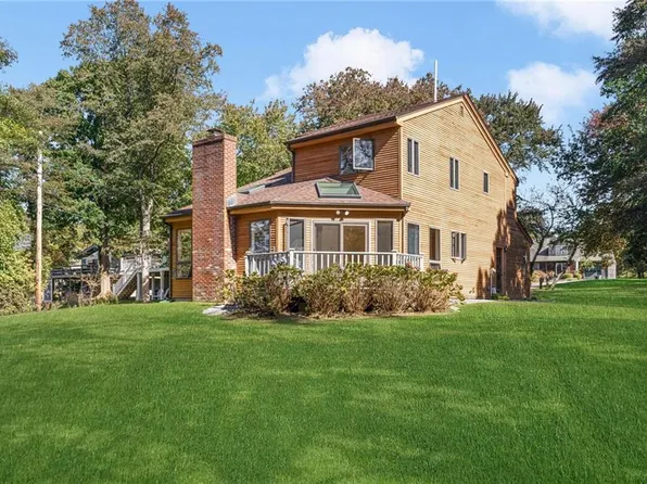 14 S Trl, Narragansett, RI 02882