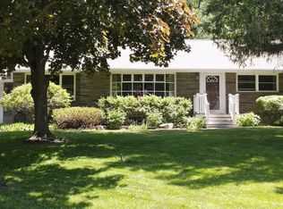 1048 Merlin Dr, Niskayuna, NY 12309