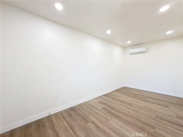 320 E Marshall St #B — Photo 13
