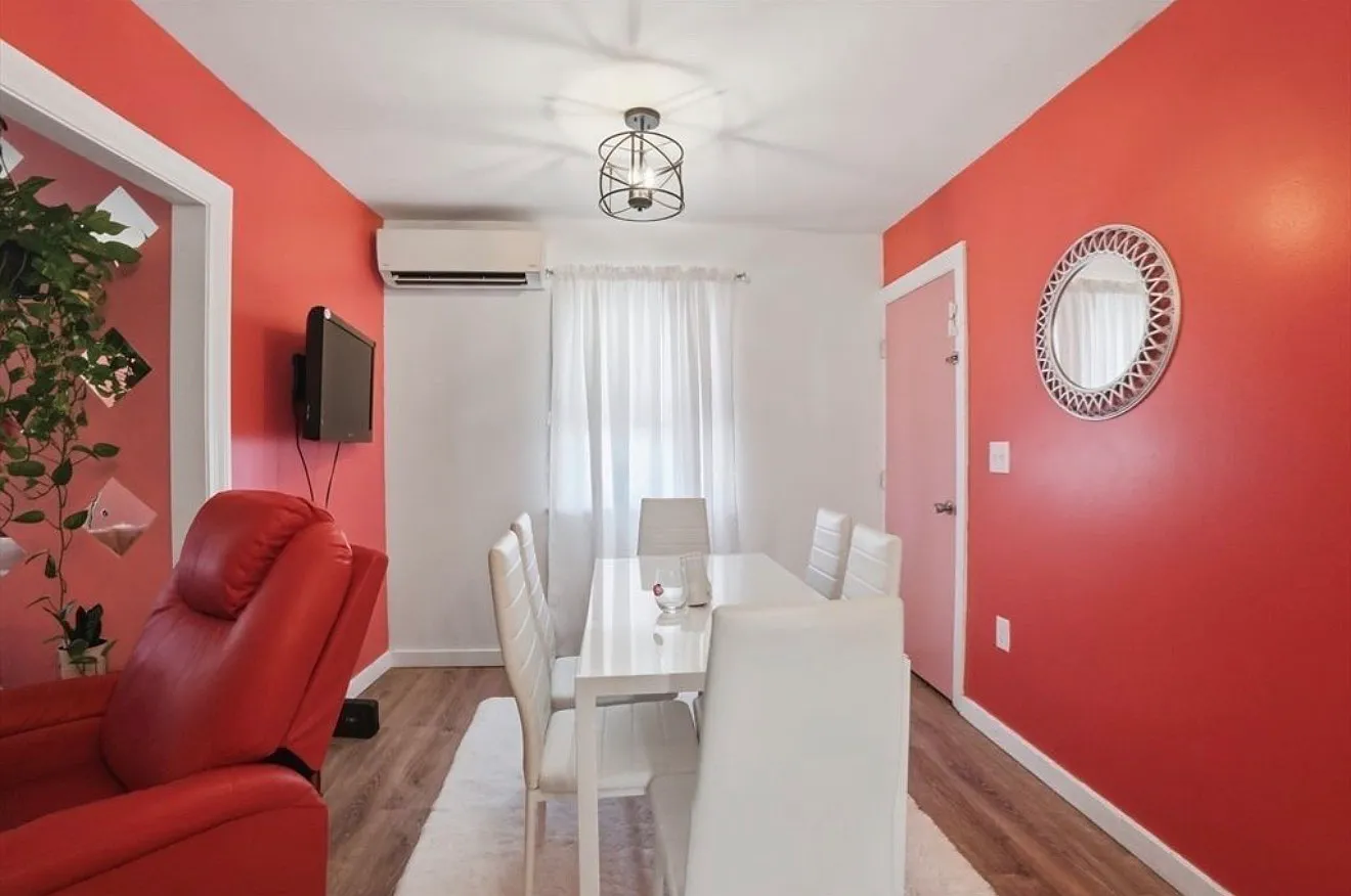2 bed, 787 sqft, $2,400 — Photo 4