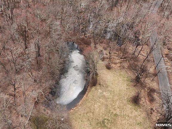 3rd image of 100 Brookside Rd