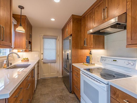 5th image of 1625 Belvoir Dr