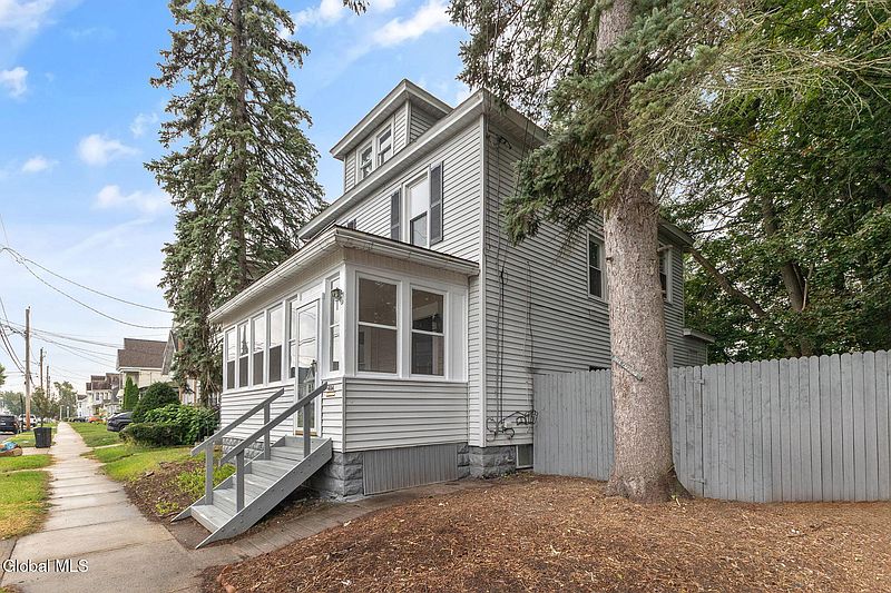 4th image of 404 Shannon Street