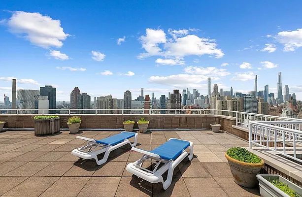 Rented by Level Group | media 13