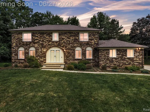 5310 Pond Bluff Dr, West Bloomfield, MI 48323