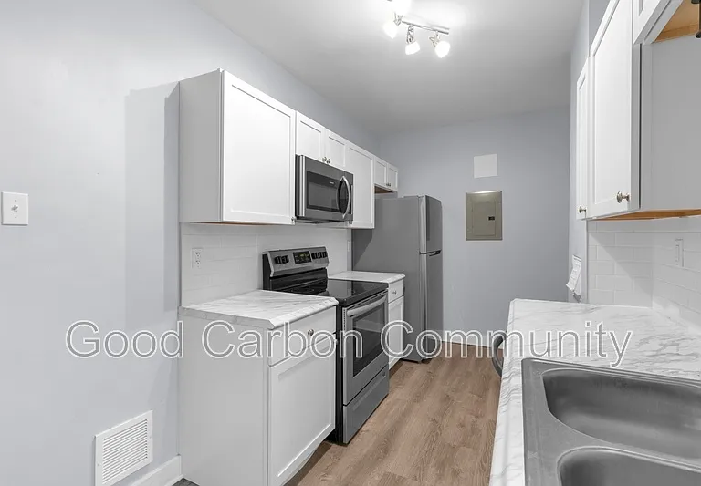 2805 Main St #2 — Photo 4