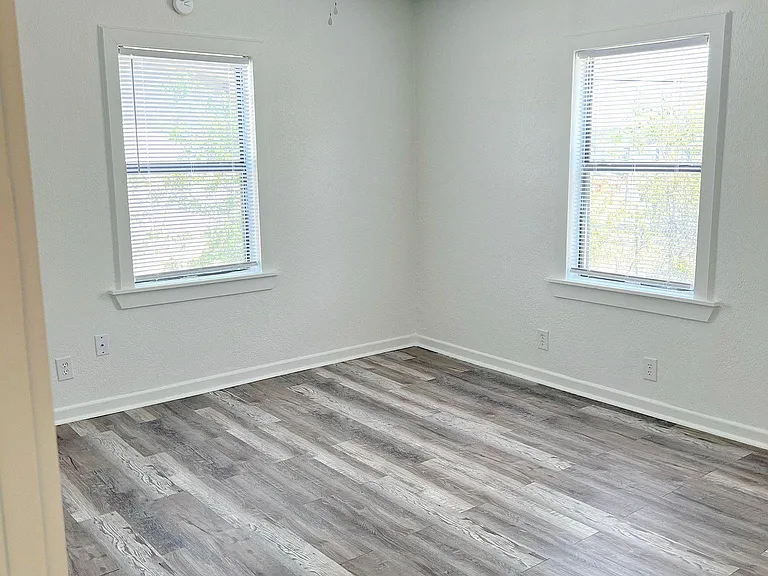 620 W Avenue B — Photo 25