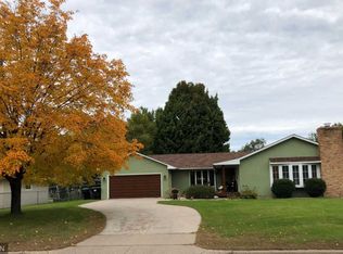 817 38th Ln, Anoka, MN 55303