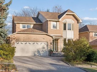 2015 Lynn Heights Dr, Pickering, ON L1X1N5