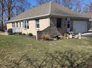 516 Begonia St SE APT A, Demotte, IN 46310