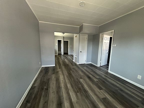 4th image of 4916 Homerlee Ave #1