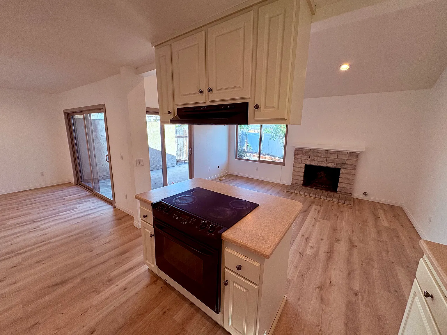 4 bed, 2.5 bath, 1771 sqft, $3,600 — Photo 3