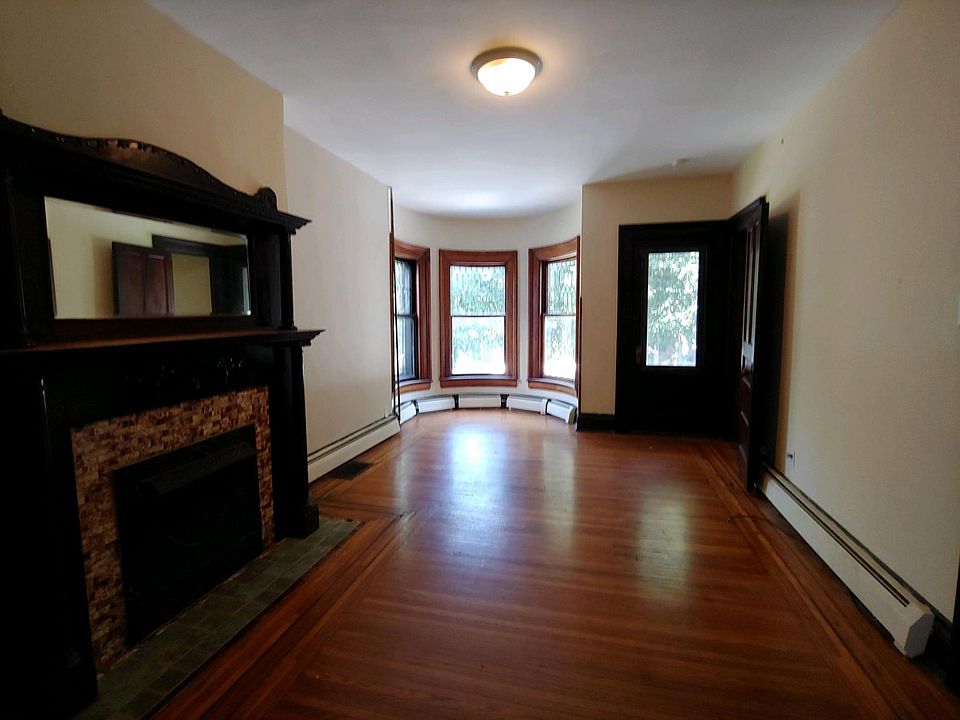 1st image of 138 Saint James Pl APT 2