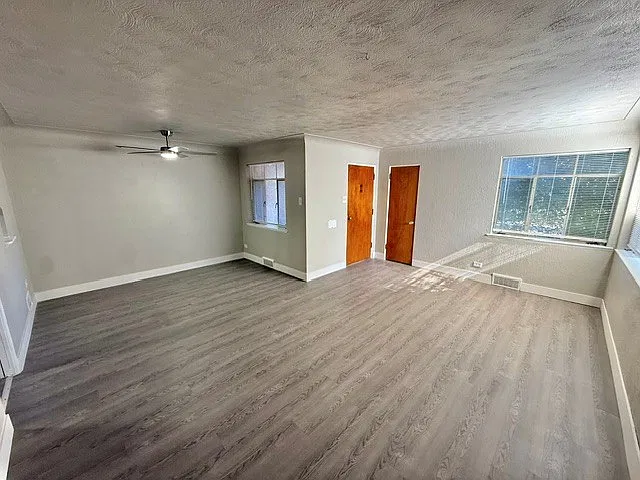 2 bed, 1069 sqft, $2,100 — Photo 2