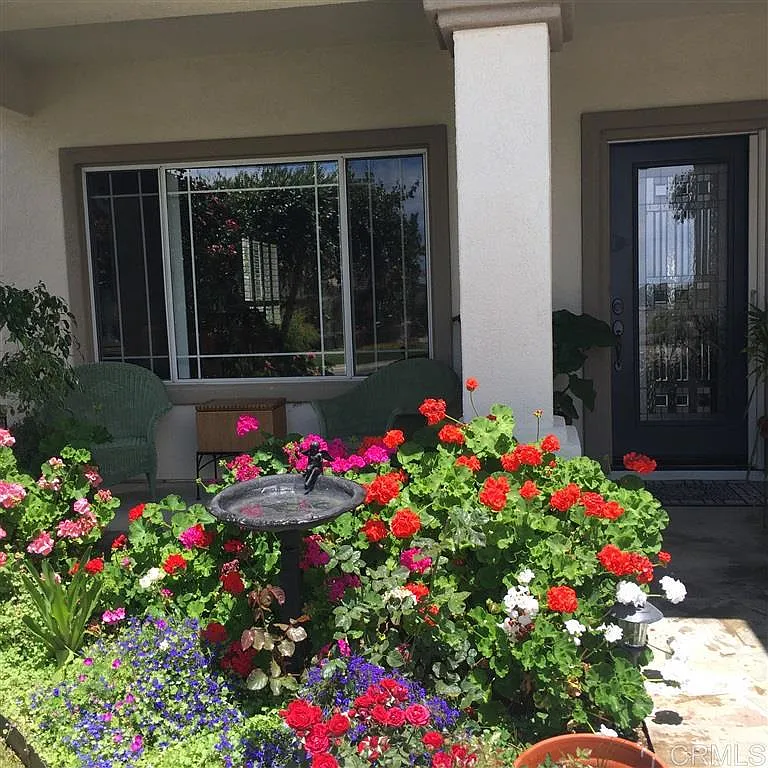 4 bed, 2.0 bath, 2375 sqft, $6,400 — Photo 4