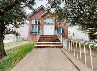 64 Greenway Dr, Staten Island, NY
