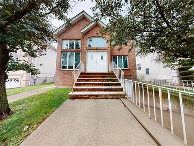 64 Greenway Dr, Staten Island, NY, 10301