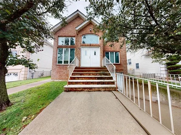 64 Greenway Dr, Staten Island, NY 10301
