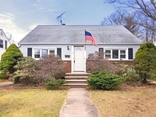 3 Florence Rd, Peabody, MA 01960
