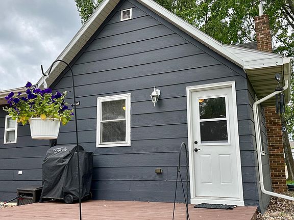 5th image of 718 4th Ave E