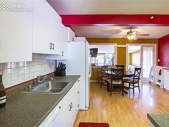 Bright eat-in kitchen.